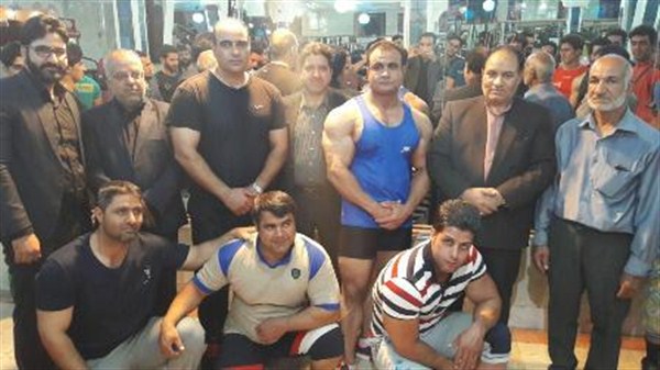 بدرقه قهرمان ملی پوش زرند توسط فرماندار