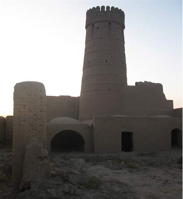 گزارش خسارات زلزله به بازار و اماکن تاریخی زرند به ستاد بحران شهرستان