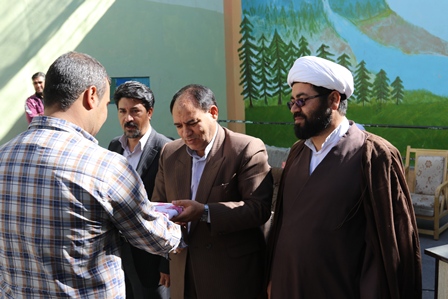 خوشبحال آنان که با کتاب مأنوس هستند