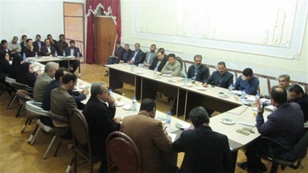 اگر بخواهیم عقب ماندگی های شهر زرند را جبران کنیم  باید تلاشمان را بیشتر نمائیم