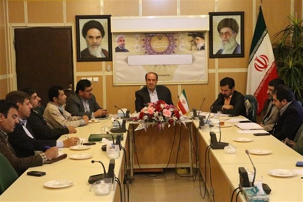 قریب ۱۰۰۰ کودک با برگزاری راهپیمایی درسطح شهر همگان را به مطالعه کتاب دعوت می کنند