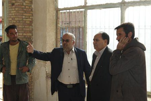 بازدید فرماندار زرند از پروژه ساخت تالار دهستان دشتخاک