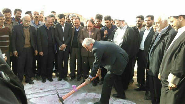 عملیات گاز رسانی به روستای سنگ از توابع بخش یزدان آباد آغاز شد