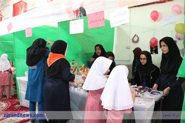 افتتاح بازارچه کار وفن آوری دانش آموزان دبیرستان نمونه دولتی فاطمه الزهرا(س)شهرستان زرند+(گزارش تصویری)