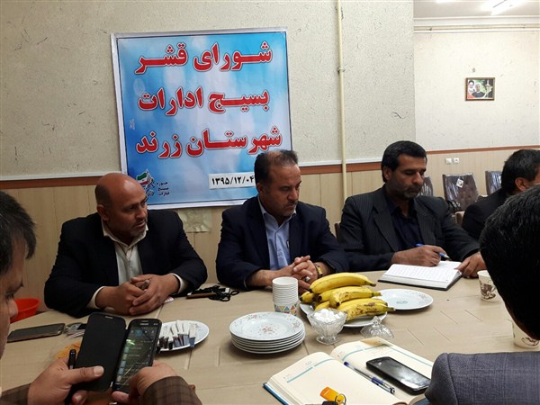 متاسفانه کارخانجات صنعتی شهرستان در همه زمینه ها بدهی های خود را پرداخت می نمایند اما به شهرداری که می رسند از پرداخت حق و حقوق شهروندان سر باز می زنند