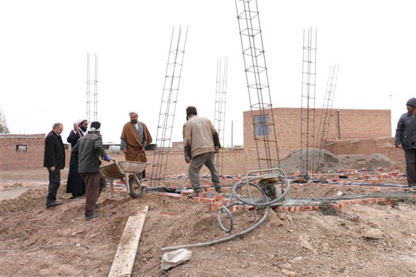 عملیات احداث خانه قران با مشارکت خانواده شهید عربنژاد و هزینه ۱میلیارد ریالی ذکات ساکنین روستای حمیدیه آغاز شد