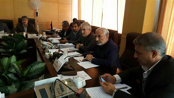 نشست مجمع نمایندگان و استاندار با وزیر اقتصاد، رییس سازمان برنامه و بودجه و رییس سازمان مالیاتی برای بودجه سال ۹۶ کرمان