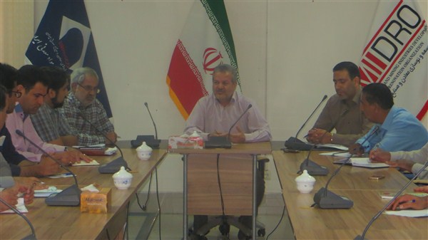 ما امروز سربازانی هستیم در جبهه تولید برای مملکتمان ، همانطور دیگران دارند مبارزه میکنند ماهم باید مجاهدت کنیم
