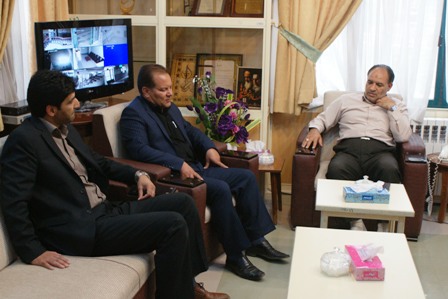 در کارها خود مسائل سیاسی را دخیل ندهید