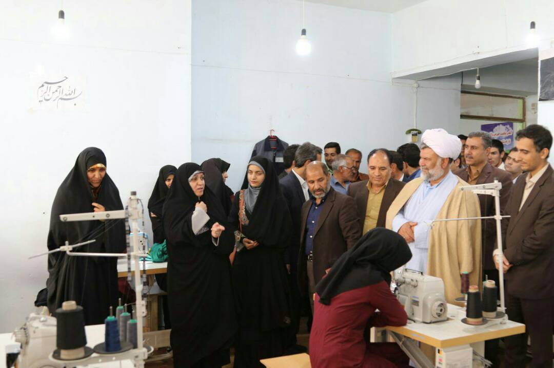 احیای صنعت بافت گلیم توسط بانوان سی‌ریز زرند یک جهاد اقتصادی است