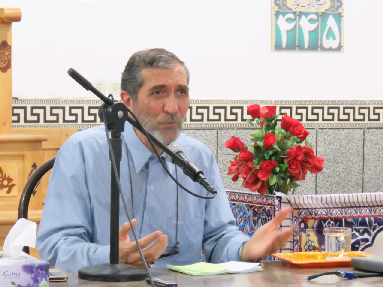 باید مانند یک زنجیره بزرگ که سر سلسله آن ولی‌فقیه است به هم متصل باشیم
