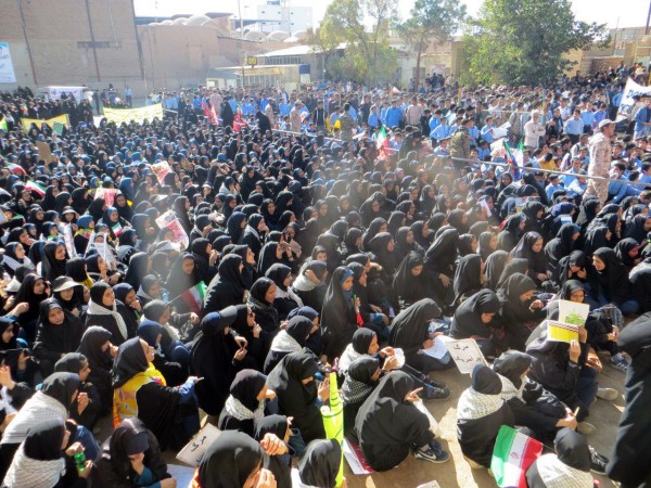 راهپیمایی یوم الله ۱۳ آبان روز ملی مبارزه با استکبار جهانی در زرند برگزار شد