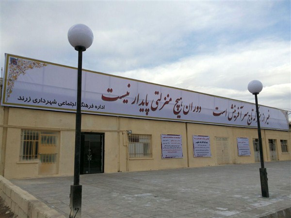 گزارشی از ساعات آخر آماده سازی پلاتو نمایش جهت افتتاح بدست استاندار