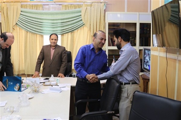 از آزادگان شاغل در فرمانداری تجلیل شد