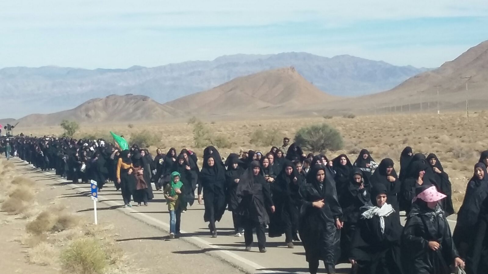 پیاده روی ۳۰ کیلومتری دوهزار بانوی زرندی در پانزدهمین سال متوالی تا بی بی حیات پیاده روی ۳۰ کیلومتری دوهزار بانوی زرندی در پانزدهمین سال متوالی تا بی بی حیات