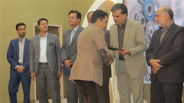 از کار آفرینان برتر زرند ، کوهبنان و راور در شهر زرند تجلیل شد