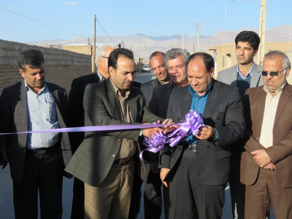 با سرمایه گذاری ۱۲ میلیارد ۱۰۰ میلیون ریال ۵ طرح مختلف عمرانی ، مذهبی در شهرستان زرند افتتاح  ویا عملیات اجرایی انها اعاز شد