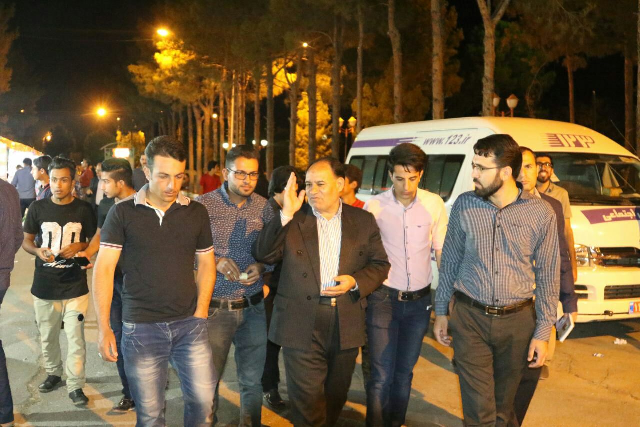 شهدا رفتند و ما بیکاریم / با پارتی بازی استخدام می کنند