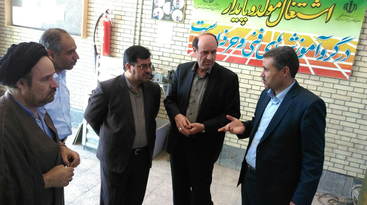 تکمیل اوقات فراغت دانش آموزان پسر ودختر با آموزشهای فنی حرفه ای