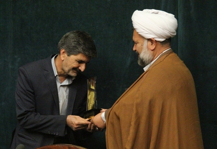 تجلیل اداره فرهنگ وارشاد اسلامی  زرند از استاد عباس میر زائی