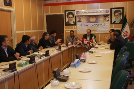 کارگران و کارفرمایان نقش کلیدی در توسعه و پیشرفت کشور دارند کارگران و کارفرمایان نقش کلیدی در توسعه و پیشرفت کشور دارند