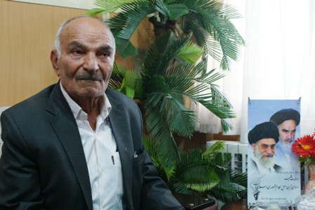 حاج حسن(ماشاالله) اقبالی هزار متر مربع زمین خود را به ارزش ۱۲میلیارد ریال جهت ساخت مدرسه به آموزش و پرورش زرند اهدا نمود