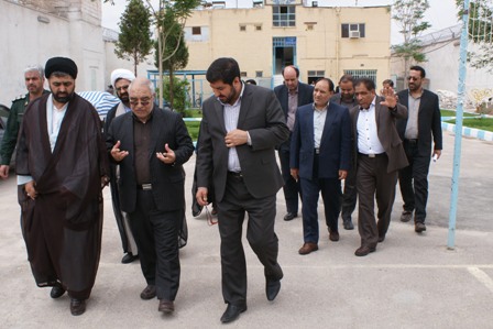 خنجری فرماندارزرند در دیدار از اداره زندان خواستار انتقال زندان زرند به خارج از محدوده شهر شد