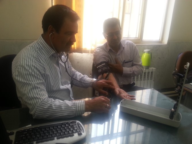 اجرای طرح غربالگری فشارخون در ادارات سطح شهرستان زرند