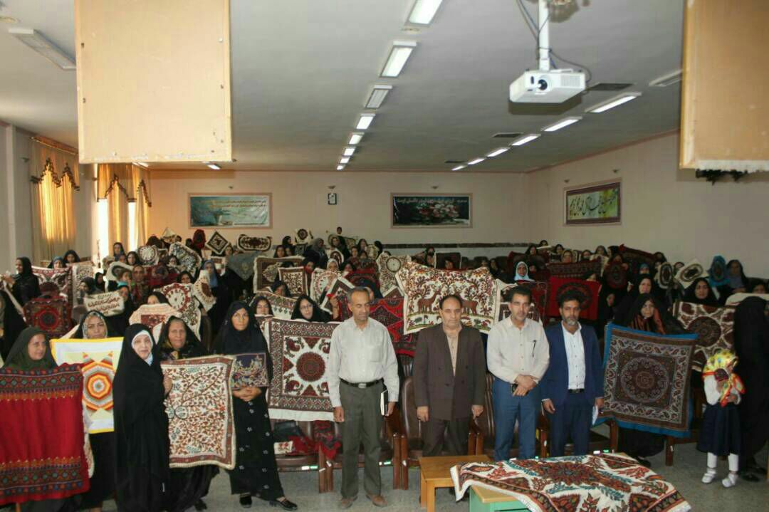 ۵۰۰ نفر در حوزه صنایع دستی زرند فعالیت می کنند