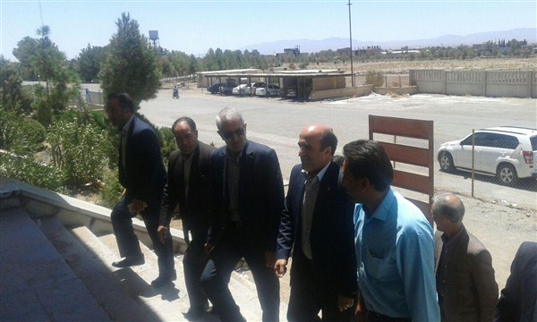 زرند با وجود کارخانه واگن سازی ظرفیت مرکز تعمیرات واگن جنوب شرق راه آهن را دارد
