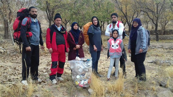پاکسازی مسیر و روستای بنستان از آشغال توسط هیات کوهنوردی زرند پاکسازی مسیر و روستای بنستان از آشغال توسط هیات کوهنوردی زرند