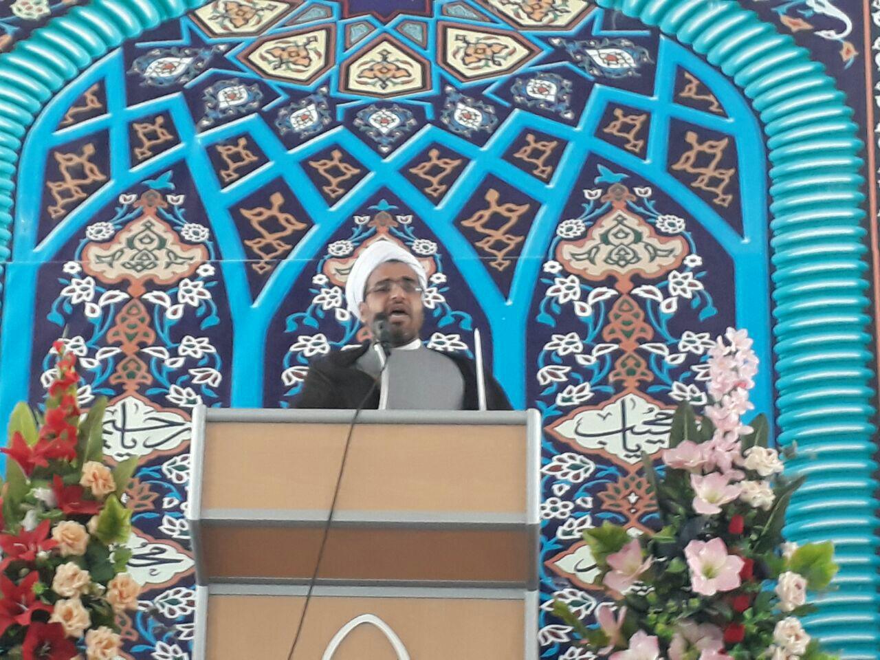عامل اصلی طلاق و فروپاشی بنیان خانواده ماهواره و اعتیاد است/خوشبختانه در زرندشاهد کاهش امار طلاق هستیم
