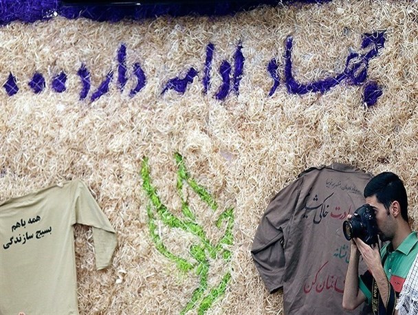 خدمت به مردم بهترین نشانه انقلابی بودن و انقلابی ماندن