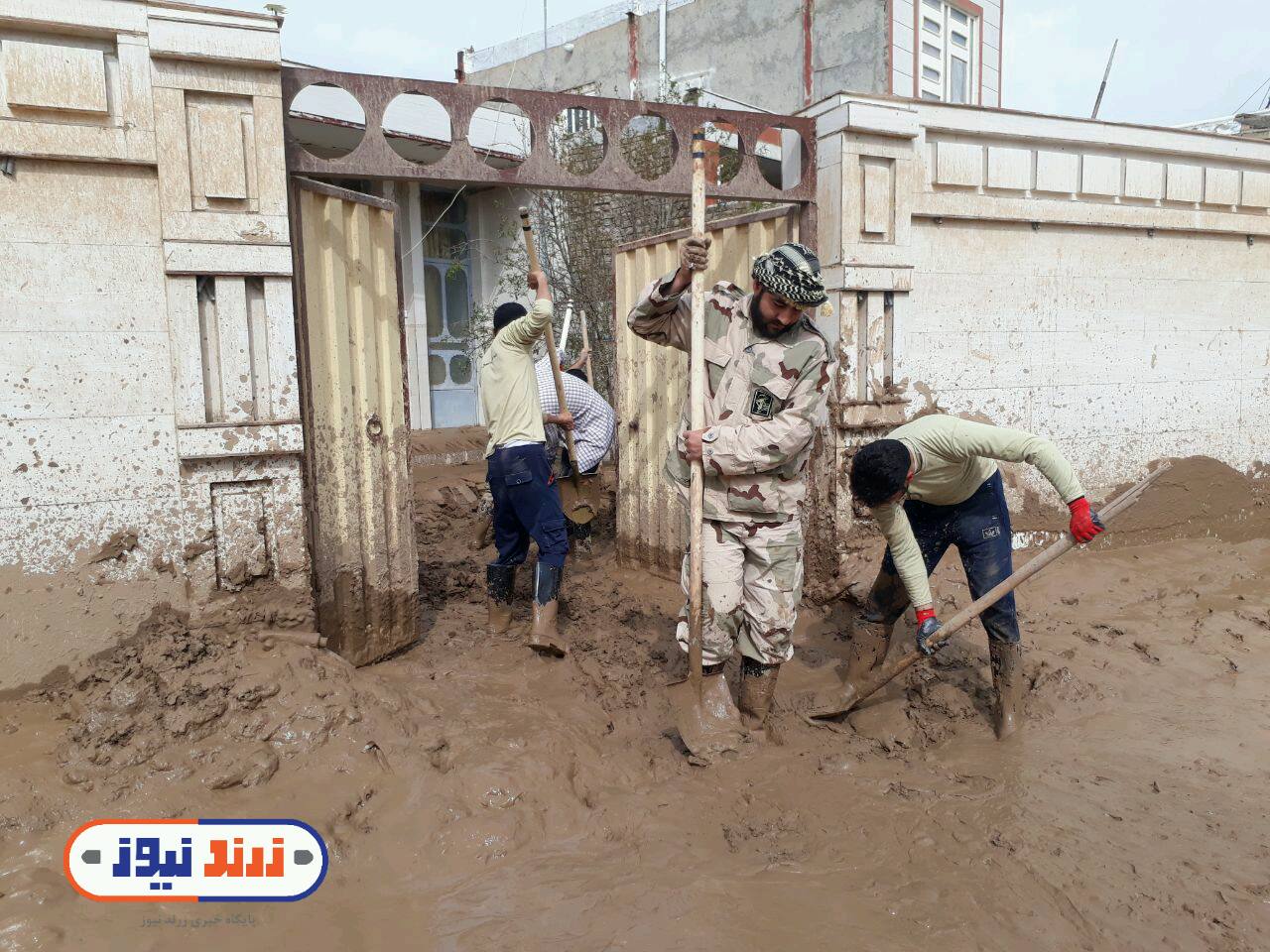 اعزام گروه جهادی بسیج دانشجویی زرند به مناطق سیل زده