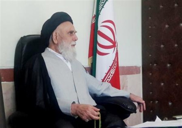 امام جمعه کرمان: جامعه باید نسبت به آسیب های فضای مجازی آگاه شود