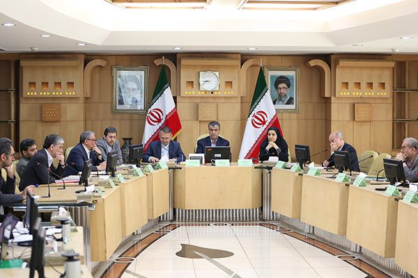 اصلاح ضوابط و مقررات طرح تفصیلی تهران و شهرستان زرند با حضور وزیر راه و شهرسازی