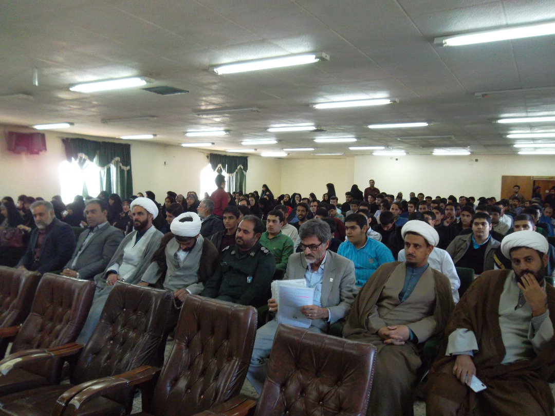 نشست بصیرتی با موضوع استکبار ستیزی در دانشگاه آزاد اسلامی زرند