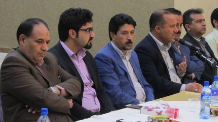 با پیگیری وتوجه دولت به آینده زرند خوشبین هستم