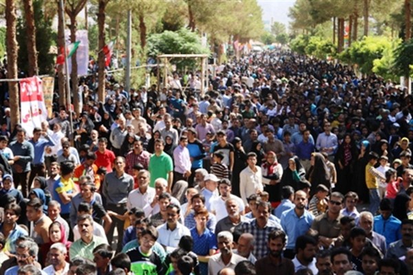 رکورد زنی شهروندان زرندی در همایش پیاده روی خانوادگی ۲۲ مرداد ماه